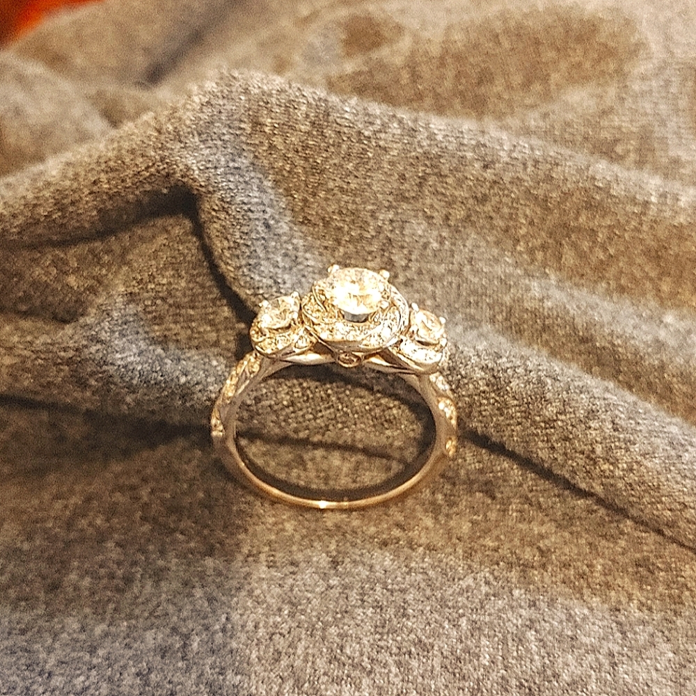 People's celebration white gold diamond ring size 8